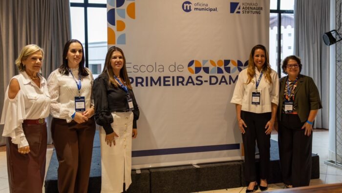 Primeira-dama participa de curso voltado a gestoras para fortalecer atuação à frente do Fundo Social